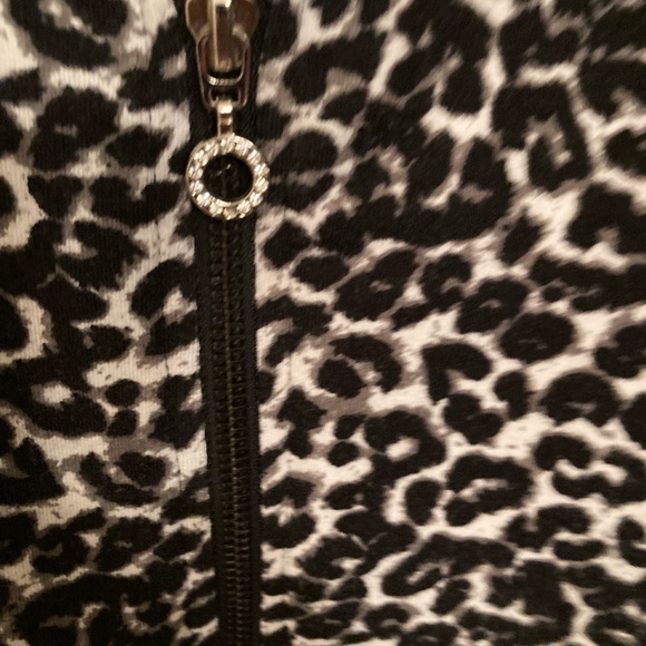 Woman's jacket - Picture 3 of 5